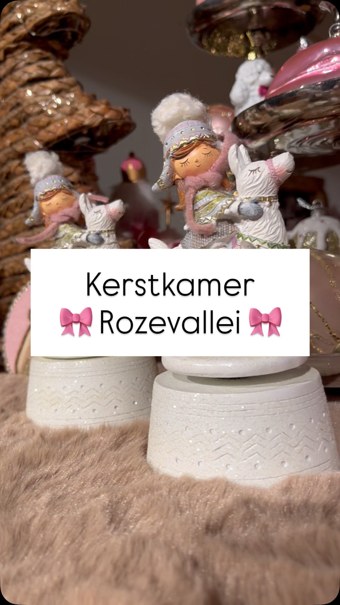 🔓 De tweede kamer is ontgrendeld!
Welkom in de Rozevallei, waar je wegzweeft op een roze wolk van kerstgezelligheid! 🎀
#houseandgardenwetteren #kerst #decoratie #winter #roze #interieur